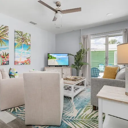 Cozy Beachside Retreat: Pool, Modern Decor & More